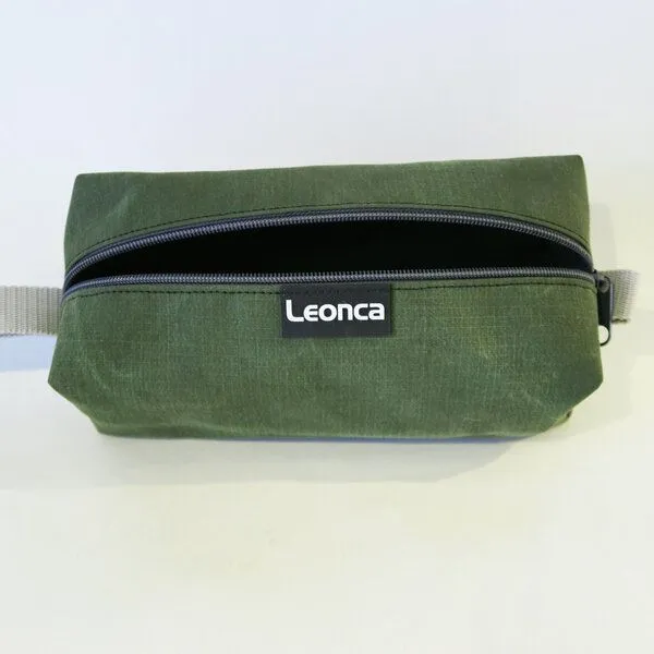 Leonca Leonca Kulturbeutel aus Armeezelt Leinen in 2 Größen – Produktbild 3 von 3