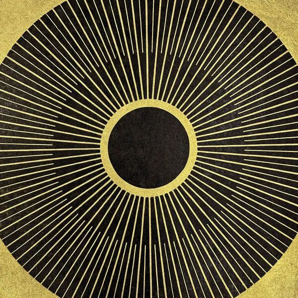 Veskor Cassiopeia Veskor Cassiopeia CENTRAL SUN Sonnen Linoldruck | 40 × 40 cm | Schwarz auf Gold – Produktbild 4 von 4