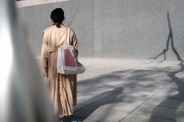 noemvri fashion label noemvri fashion label noëmvri x lina danitz Tote Bag, Rosa, – Produktbild 4 von 4