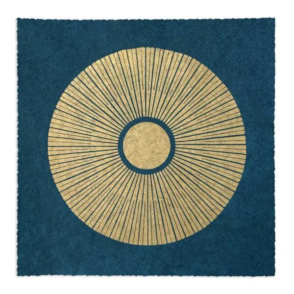 Veskor Cassiopeia Veskor Cassiopeia CENTRAL SUN Sonnen Linoldruck | 22 × 22 cm | Petrolblau, Gold, – Produktbild 1 von 2