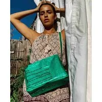 REFISHED fair fashion REFISHED fair fashion Tasche 'CROSS BODY' - upcycelte Fischfuttersäcke, #fish grün-til, – Produktbild 1 von 2