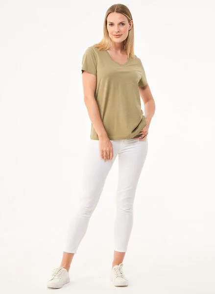 ORGANICATION ORGANICATION Damen Basic T-Shirt aus Bio-Baumwolle mit V-Ausschnitt, Grün(olive), – Produktbild 2 von 4
