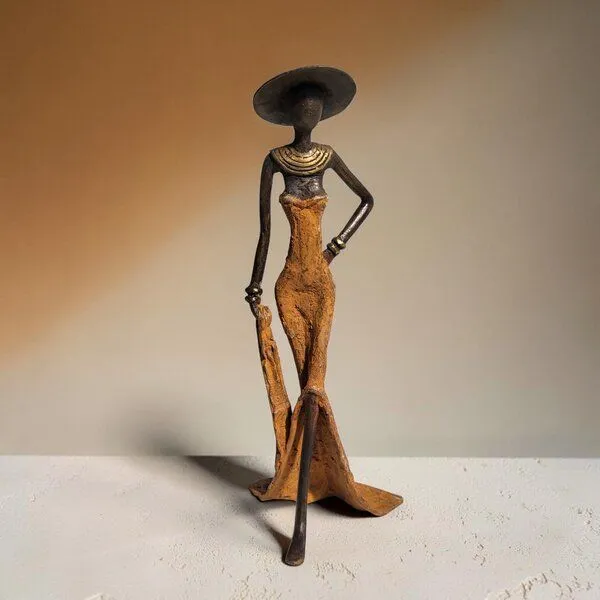Moogoo Creative Africa Moogoo Creative Africa Bronze-Skulptur "Femme élégante avec chapeau" by Soré, Blau, – Produktbild 3 von 3