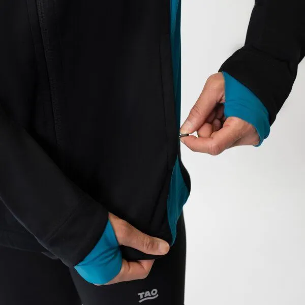 TAO Sportswear TAO Sportswear Warme Herren Laufjacke EDVIN mit Kapuze und Handschlaufe – Produktbild 3 von 3