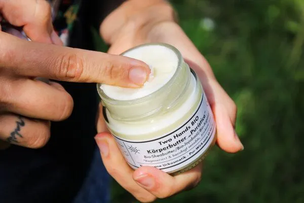 Two Hands BIO Two Hands BIO KörperBalsam „Puristica“ mit Bio-Argan & Bio-Amaranth - für Gesicht & Körper – Produktbild 2 von 2