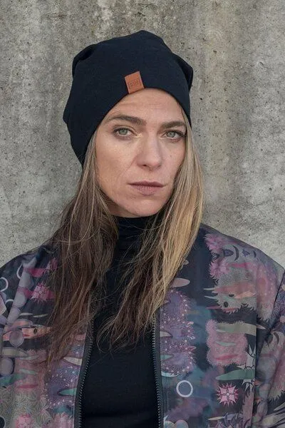 KOKOworld Mütze Basic Black – Klassische Beanie – Warm – Baumwolle mit Elasthan – 100% in der EU fair produziert – KOKOworld, Schwarz, – Produktbild 2 von 4