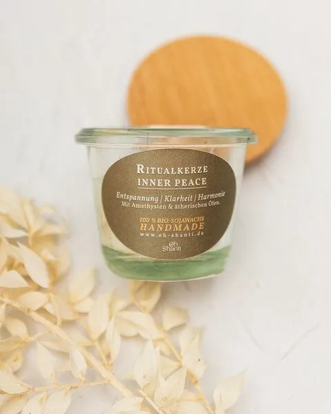 Oh Shanti Oh Shanti Aroma Kerze mit getrockneten Lavendelblüten & Amethyst-Splitter – Produktbild 3 von 4