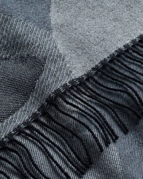 Rotholz Rotholz - Woven Schal Merino breit, Grau (grey leaves), – Produktbild 4 von 5