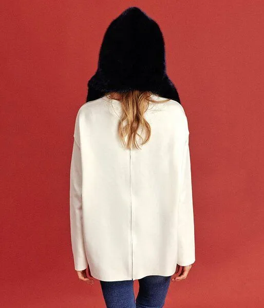 Ashoka Paris Ashoka Paris Kapuzenschal Suzon aus veganem Kunstpelz Marineblau – Produktbild 4 von 4
