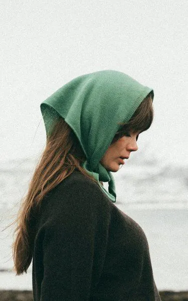 Kopyto Kopyto BIRUANG Bandana Halstuch 100% Merinowolle RWS-Zertifiziert Ökologisch Unifarben, Grün, – Produktbild 2 von 4