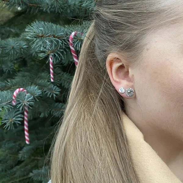pakilia pakilia Silber Ohrstecker Platte wellig Fair-Trade und handmade – Produktbild 4 von 4