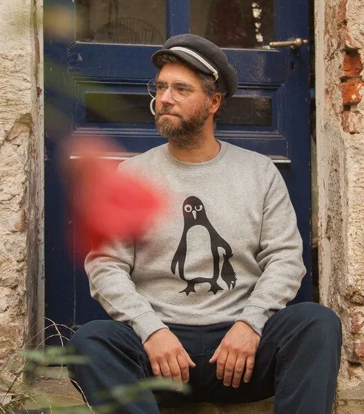 päfjes päfjes Pinguin Paul mit Fisch - Fair Wear Unisex Sweater, Grau, – Produktbild 3 von 4