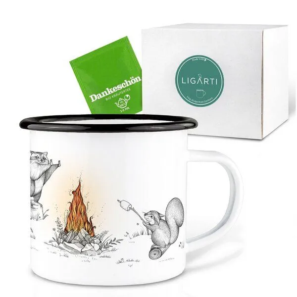 LIGARTI Emaille Tasse – Maulwürfe, Waschbär und Eichhörnchen am Lagerfeuer – LIGARTI Tiermanufaktur – Produktbild 3 von 4