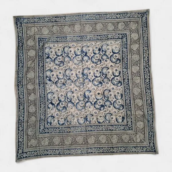 Der Lindwurm Der Lindwurm Kalamkari- Tuch (110x110 cm), Handdruck mit Pflanzenfarben, Blau/creme, – Produktbild 1 von 2