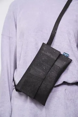 ein garten Studios ein garten Studios Bauchtasche -Hipbag Clap- aus Kork – Produktbild 1 von 1