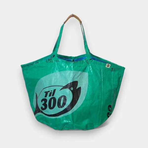 REFISHED fair fashion REFISHED fair fashion Tasche 'SOULMATE' - upcycelte Fischfuttersäcke, #fish gruen-til, – Produktbild 2 von 6