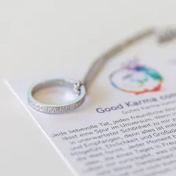 Divasya Divasya Silberne Kette mit Ring | Good Karma Comes Back – Produktbild 1 von 1