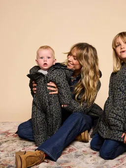 Envie De Fraise Baby Wendeoverall Rain is joy ENVIE DE FRAISE Mama-Tochter-Capsule  leo – Produktbild 1 von 1