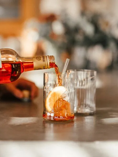 MaBe MaBe Glas - Upcycling - aus einer leergetrunkenen Campari Flasche - der Sommer Hit - natürlich auch im Herbst & Winter und im Frühling – Produktbild 2 von 4