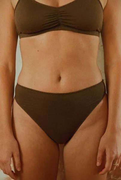 Nénés Nénés Zeitlose hochgeschnittene Unterhose, Braun, – Produktbild 1 von 4