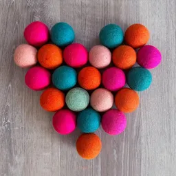 Treusinn Treusinn Hundespielball FILZY 100% natürliche Filzwolle Ø ca. 6 cm – Produktbild 1 von 1