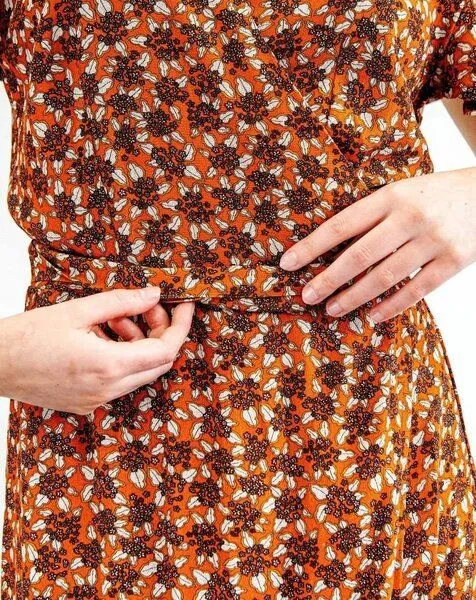 Aatise Aatise Wickelkleid Zargot Midi-Länge mit Schmetterlingsärmel, Bedruckt, – Produktbild 3 von 4
