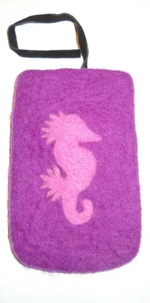 short'n'pietz short'n'pietz IPhone-Hülle handgefilzt aus 100% Schafswolle, Lia-pink, – Produktbild 1 von 1