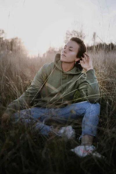 Kultgut Kultgut Vegan Kapuzenpullover aus Biobaumwolle & Upcycling, Naturgrünmeliert, – Produktbild 3 von 4