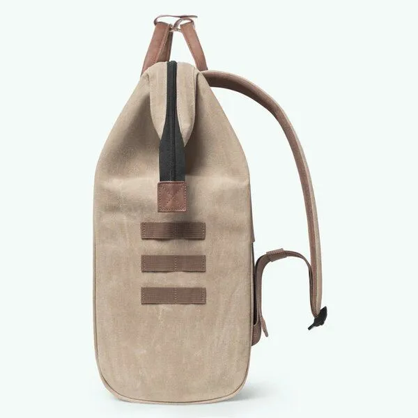 Cabaïa Cabaïa Rucksack Adventurer Medium aus veganem Leder - 25 Liter, Rabat (beige), – Produktbild 4 von 4