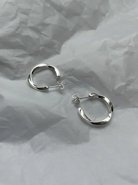 noemvri fashion label noemvri fashion label twisted Creole - Leni small, Silber, – Produktbild 1 von 4