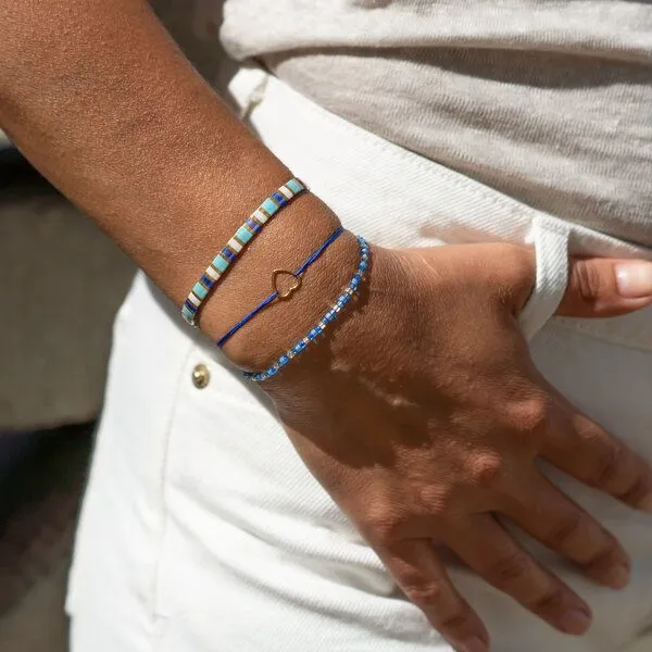 juni juni 3er-Armband-Set "Ocean Love" - Perlenarmbänder in blau / türkis mit Herz Armbändchen – Produktbild 3 von 4