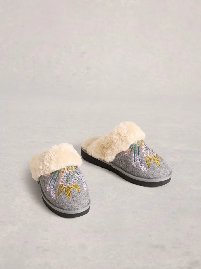 White Stuff Pantoletten mit floralem Motiv - M, Hellgrau, – Produktbild 2 von 4