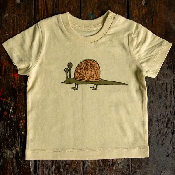 Cmig Cmig Baby T-shirt Schnigel (Schnecke & Igel), Butter yellow, – Produktbild 1 von 2