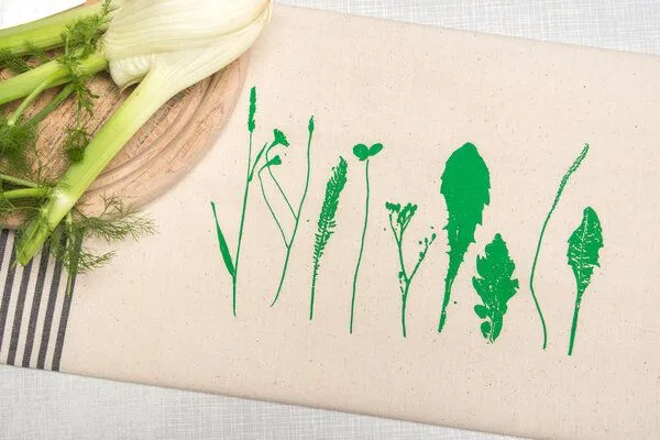 Hirschkind Hirschkind Bio- & Fair-Trade-Geschirrtuch 'Finnischer Garten', Natur, – Produktbild 1 von 3