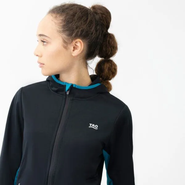 TAO Sportswear TAO Sportswear Warme, wasserdichte Damen Laufjacke BJARKA mit Kapuze und Daumenschlaufe – Produktbild 2 von 4