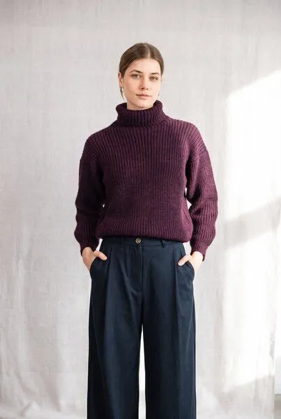 Jyoti - Fair Works Jyoti - Fair Works Baby-Alpaka Turtleneck Strickpullover Sabeti, Brombeer, – Produktbild 2 von 4