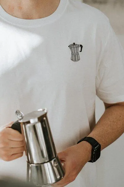 Coffee Fashion Coffee Fashion Espressokocher | Besticktes Organic Baumwoll T-Shirt, Matt blau, – Produktbild 2 von 4