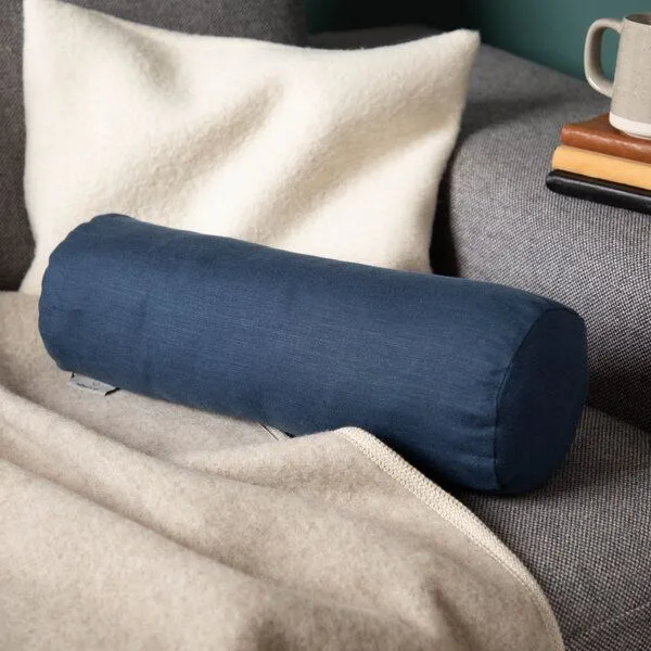 nahtur-design nahtur-design Nackenrolle mit Bezug aus 100% Leinen und Füllung mit Merinowolle oder Dinkelspelz, Blau, – Produktbild 1 von 4