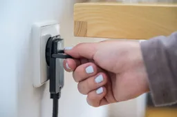 Brennenstuhl Brennenstuhl Verlängerungskabel mit Flachstecker, 5 m – Produktbild 1 von 1