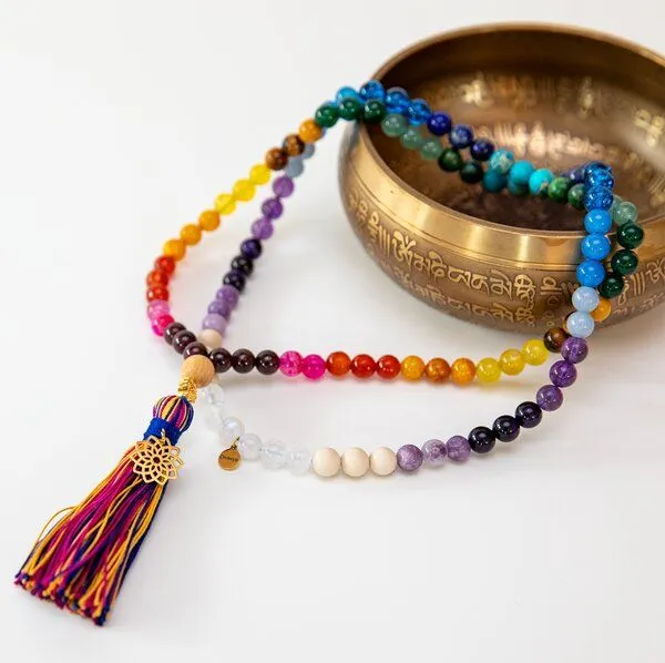 Divasya Divasya Mala Kette "Rainbow Chakra" aus 20 verschiedenen, bunten Kristallen – Produktbild 2 von 4