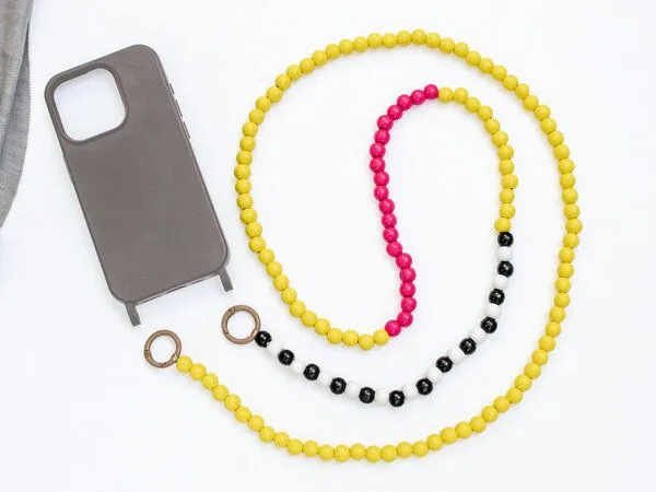 renna deluxe renna deluxe Handykette aus Holzperlen, Crossbody lang, Gelb, – Produktbild 2 von 4