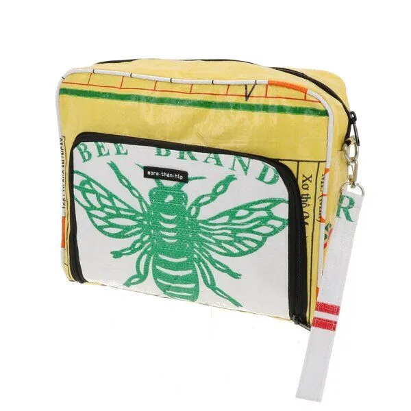 MoreThanHip MoreThanHip XL Kulturtasche (6,5 Liter) aus recycelten Fischfutterbeuteln - Lexi, Weiß/grün - biene, – Produktbild 3 von 4