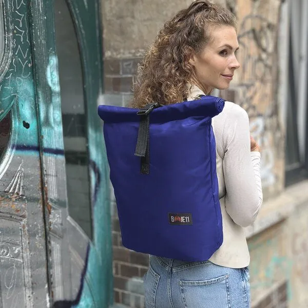 BOJE11 BOJE11 Rucksack aus alten Fischernetzen und recyceltem Plastik, Navy (blau), – Produktbild 2 von 6