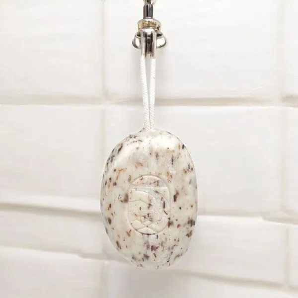 Aqui d'Aïa Aqui d'Aïa Kieselsteinseife am Seil mit Lavendelblüten 200g – Produktbild 2 von 3