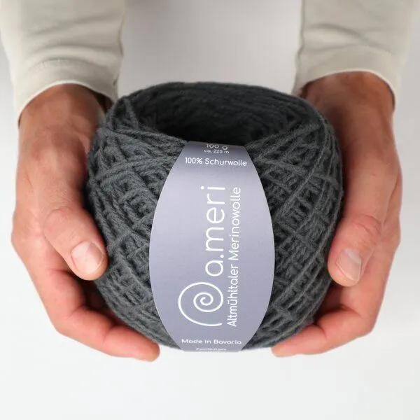 a.meri a.meri Merino-Strickgarn DOLLNSTEIN – 100% Schurwolle | Made in Bavaria, Kiefernnadel (grün), – Produktbild 4 von 4