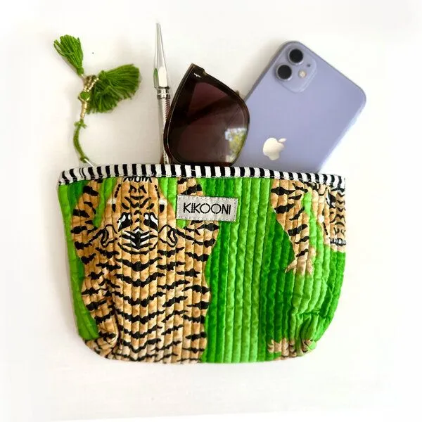 KIKOONI KIKOONI Geldbörsen | kleine Taschen | Passtasche "Mini Traveler", Poppy tiger green, – Produktbild 1 von 3