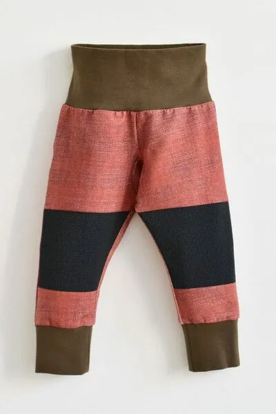 Babbily Babbily Robuste Kinderleggings mit verstärkten Knien - mitwachsend. Jeans Optik, Rot, – Produktbild 2 von 4