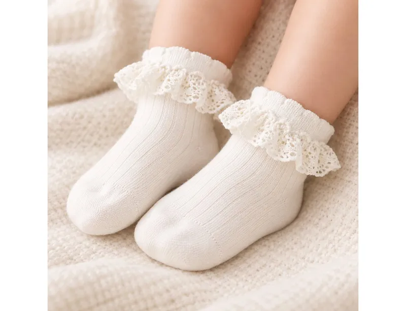 bistyle bistyle Kurzsocken Baby Socken mit Spitze, Bio-Baumwolle, Nahtlose Zehen, 4er Pack (4er Pack), Weiß, – Produktbild 4 von 5