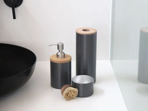 werkvoll by Lena Peter werkvoll by Lena Peter Nachhaltiger Badmülleimer FIRE - Upcycling Feuerlöscher, Anthrazit, – Produktbild 3 von 4