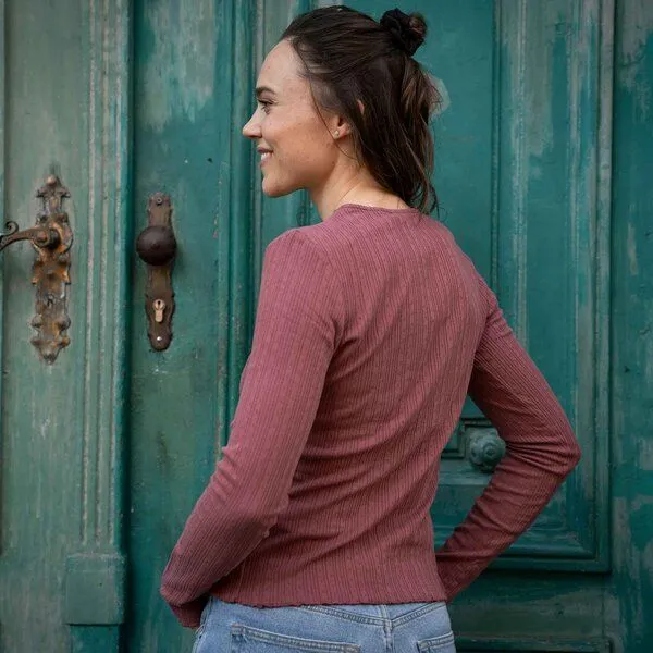 Vresh Clothing Vresh Clothing Vrederica - Pointelle Longsleeve aus Biobaumwolle, Beere, – Produktbild 2 von 4